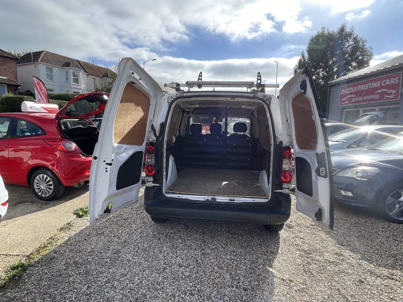 
								Peugeot Partner full									