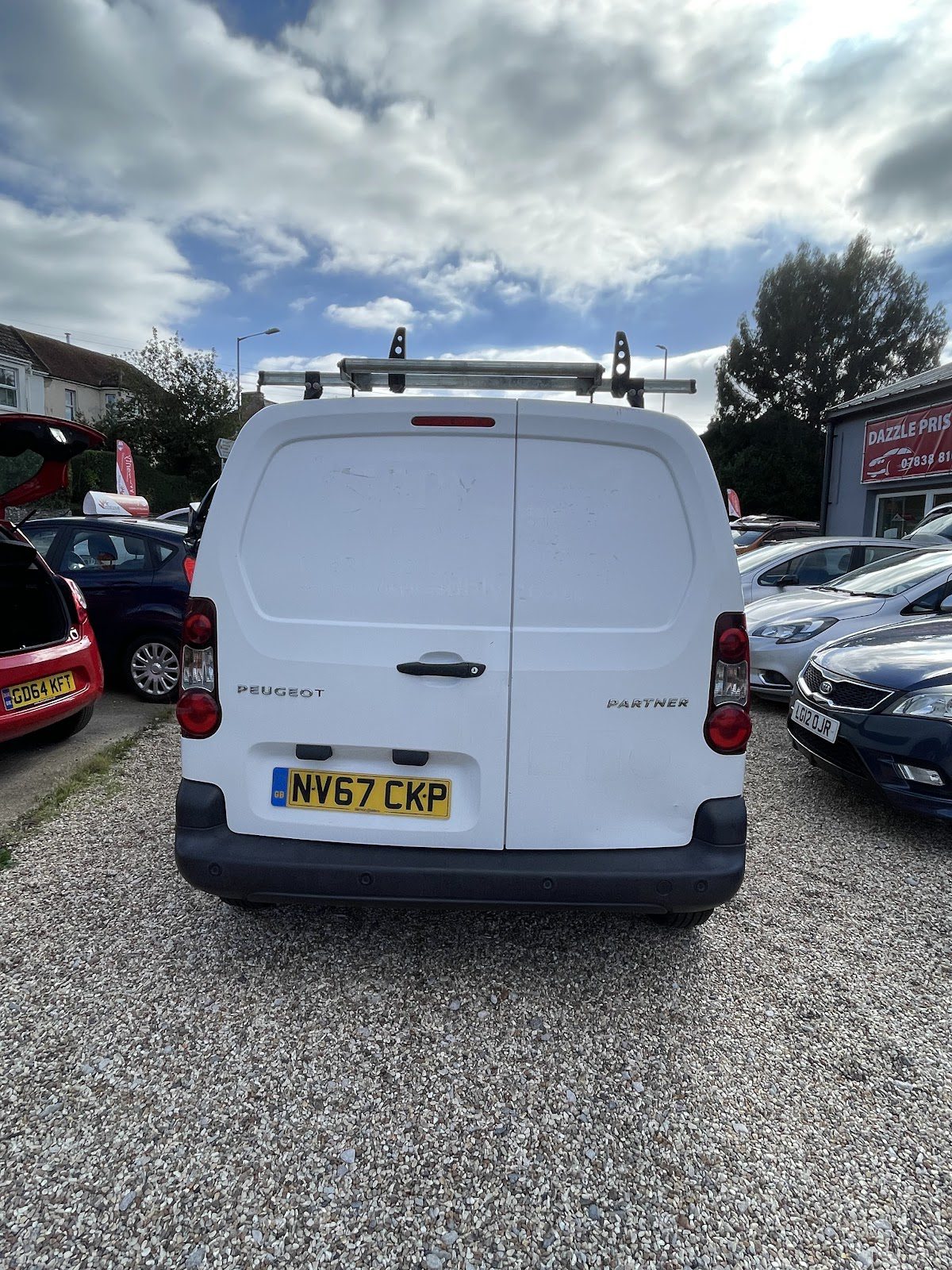 
								Peugeot Partner full									