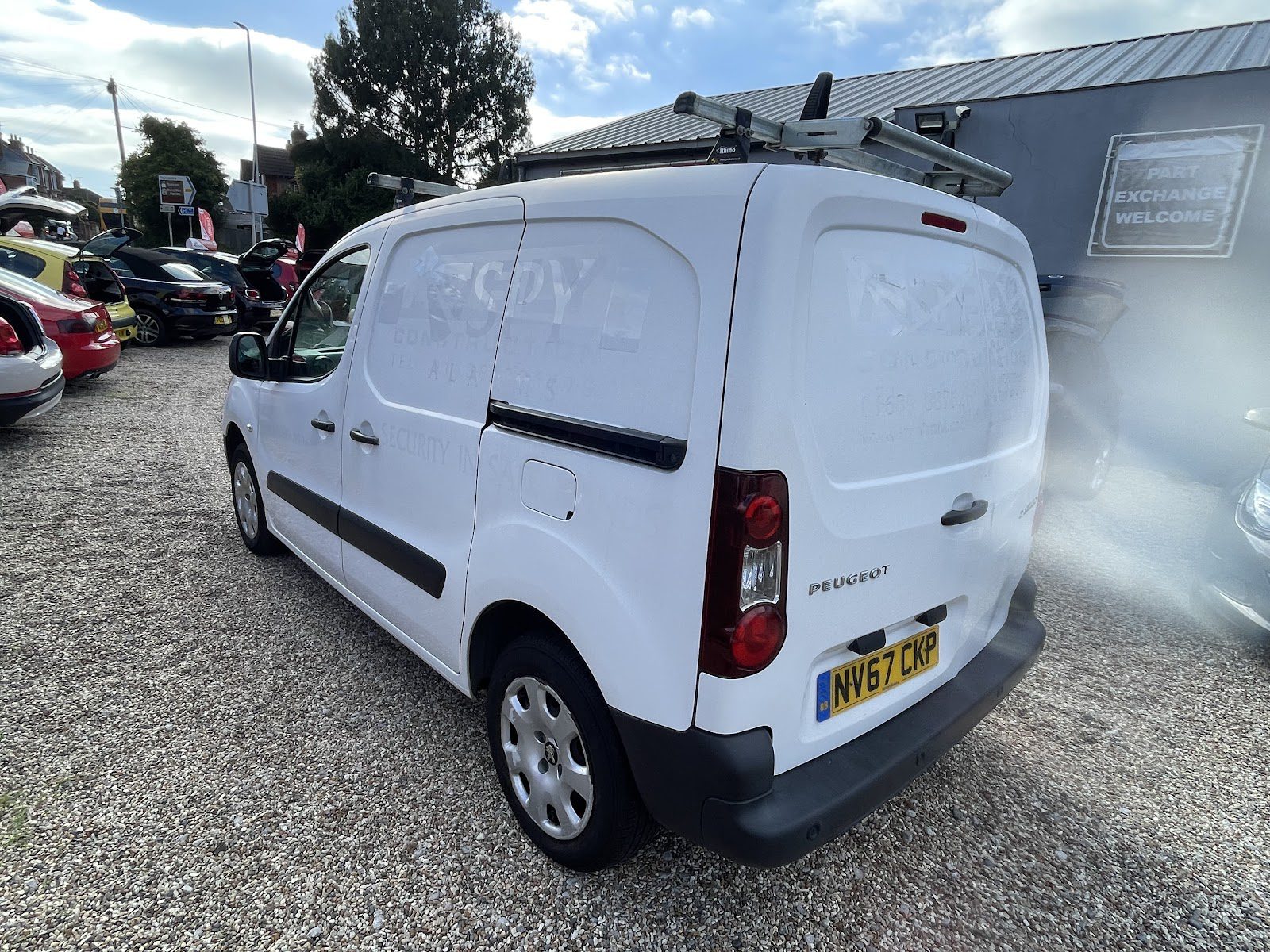 
								Peugeot Partner full									