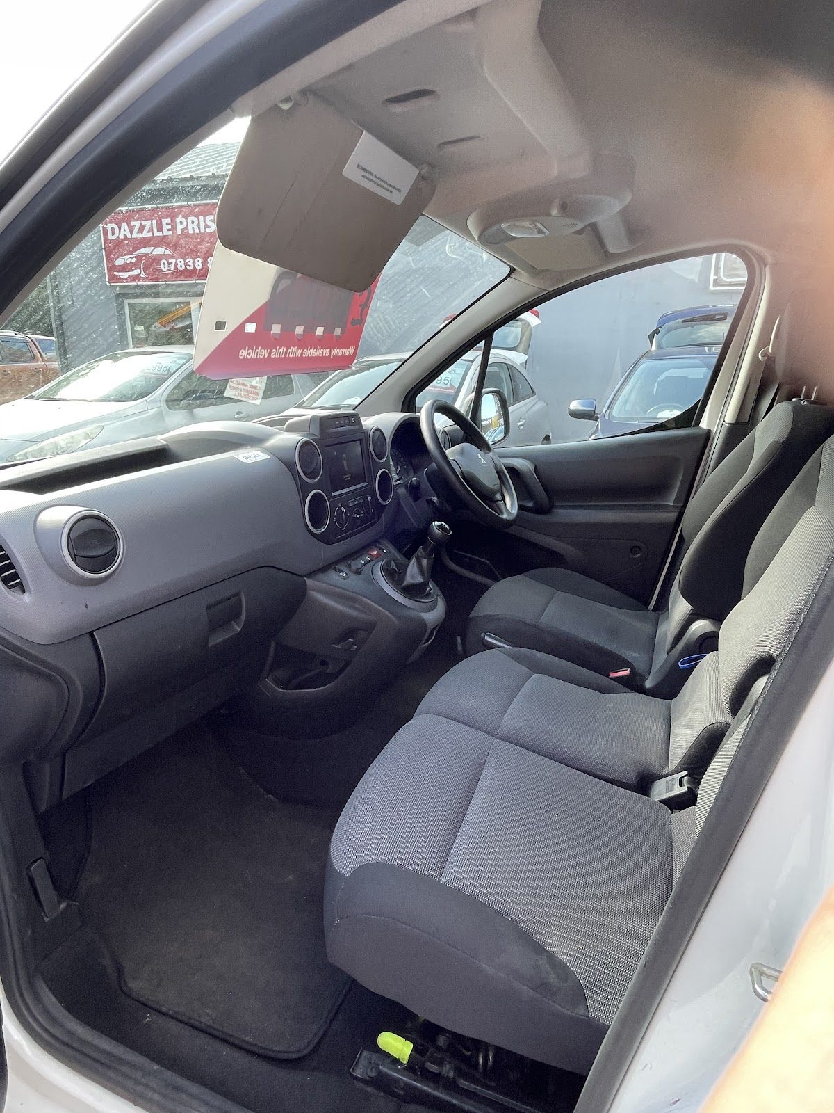 
								Peugeot Partner full									