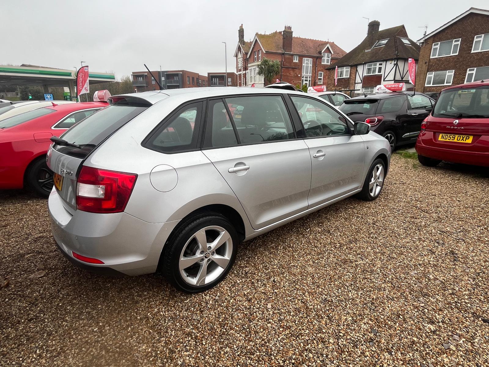 
								Skoda Rapid Spaceback full									