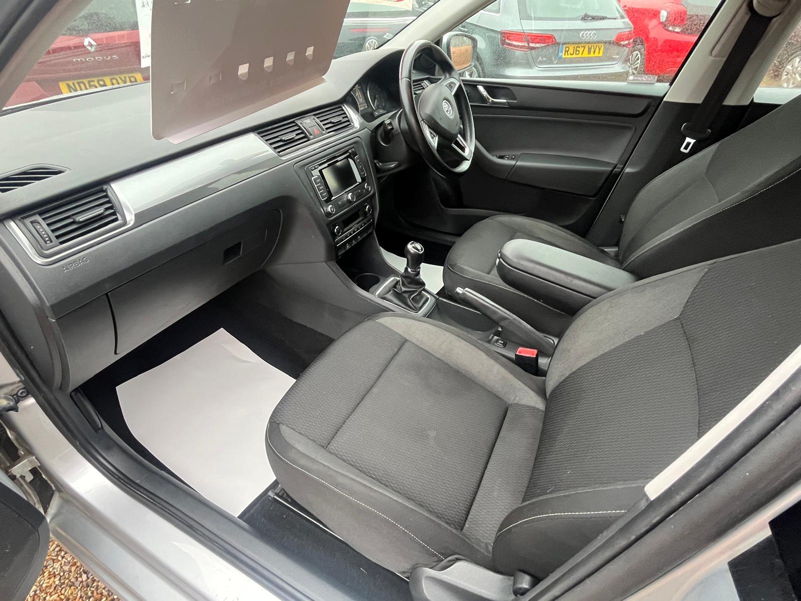 
								Skoda Rapid Spaceback full									