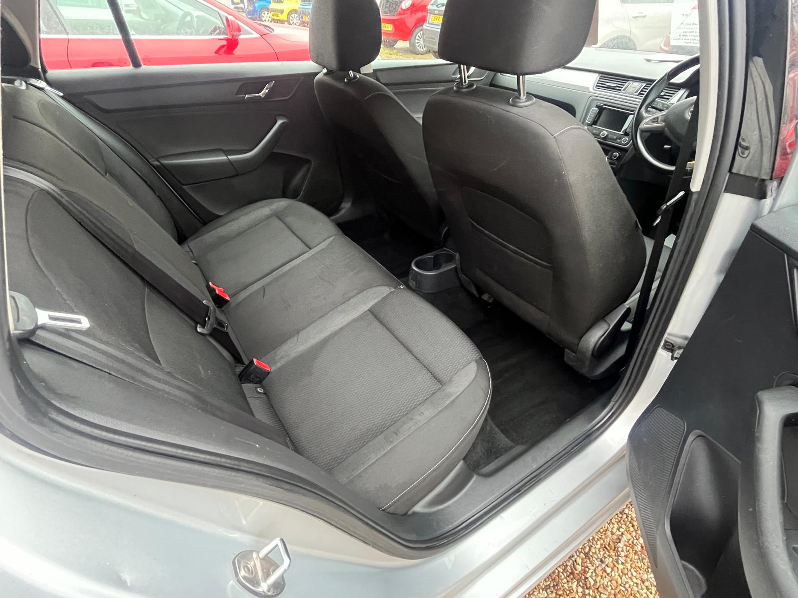 
								Skoda Rapid Spaceback full									