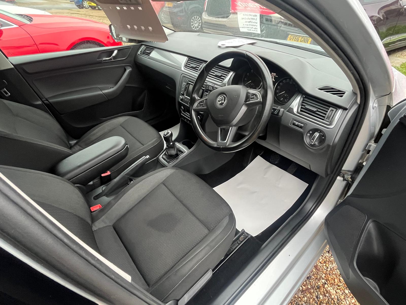 
								Skoda Rapid Spaceback full									