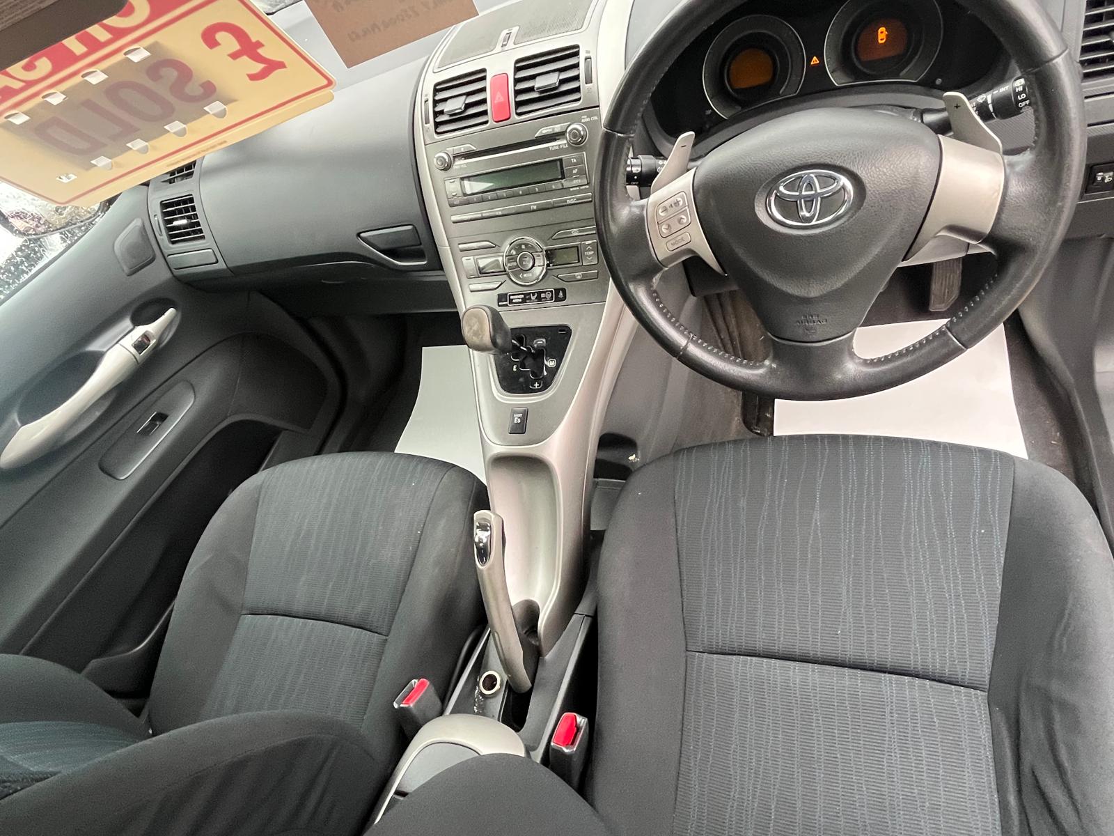 
								Toyota Auris 1.6 full									