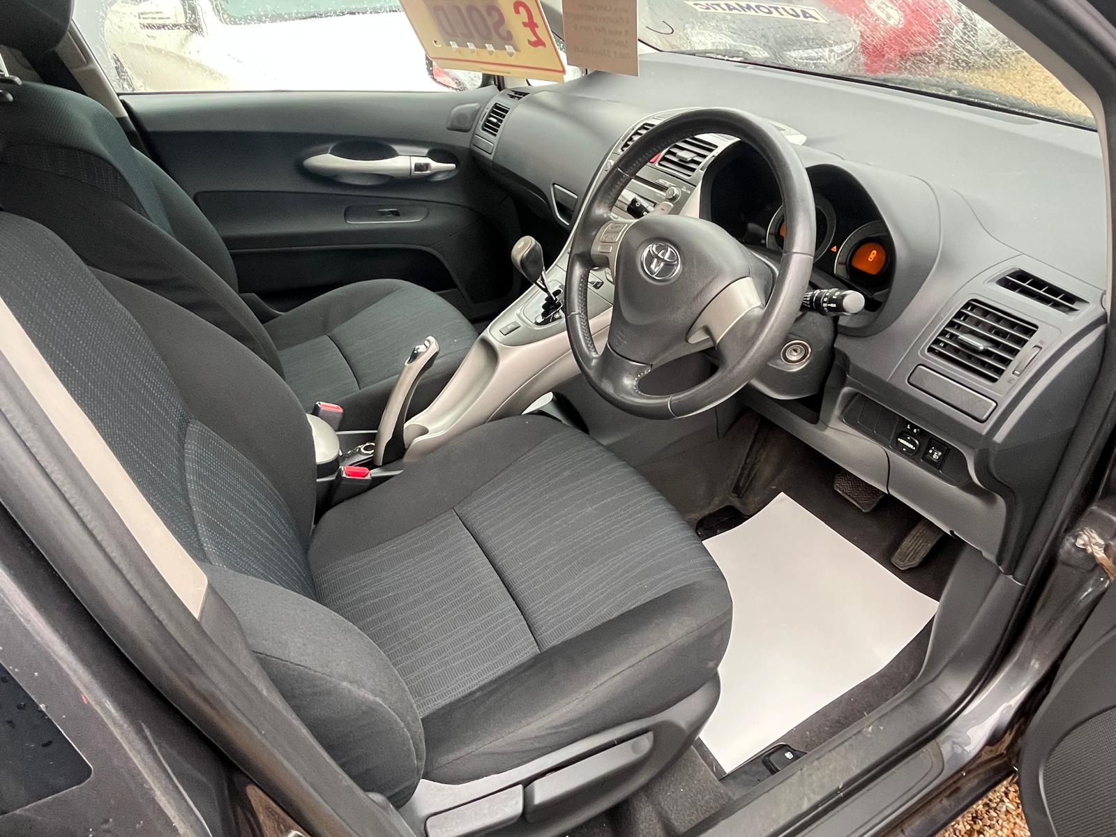 
								Toyota Auris 1.6 full									