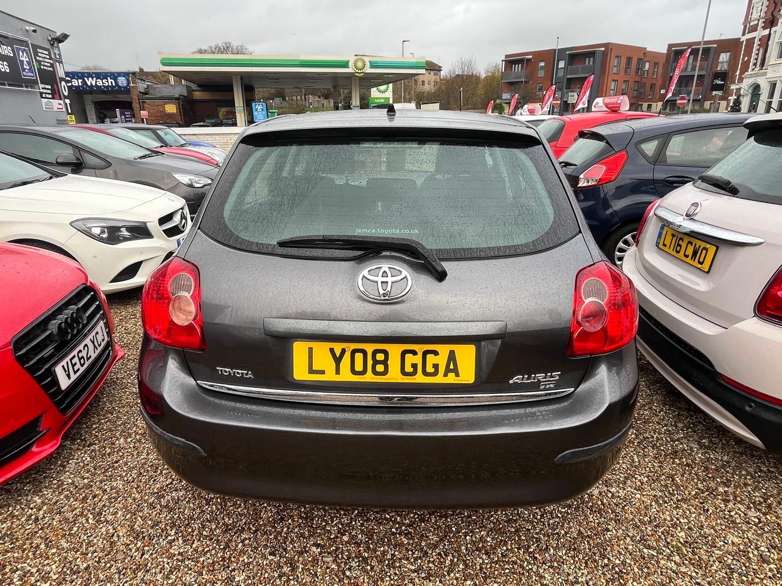 
								Toyota Auris 1.6 full									