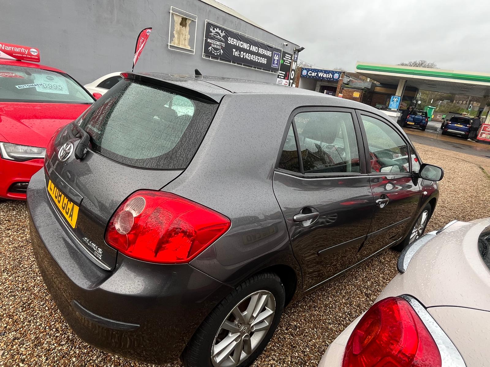 
								Toyota Auris 1.6 full									