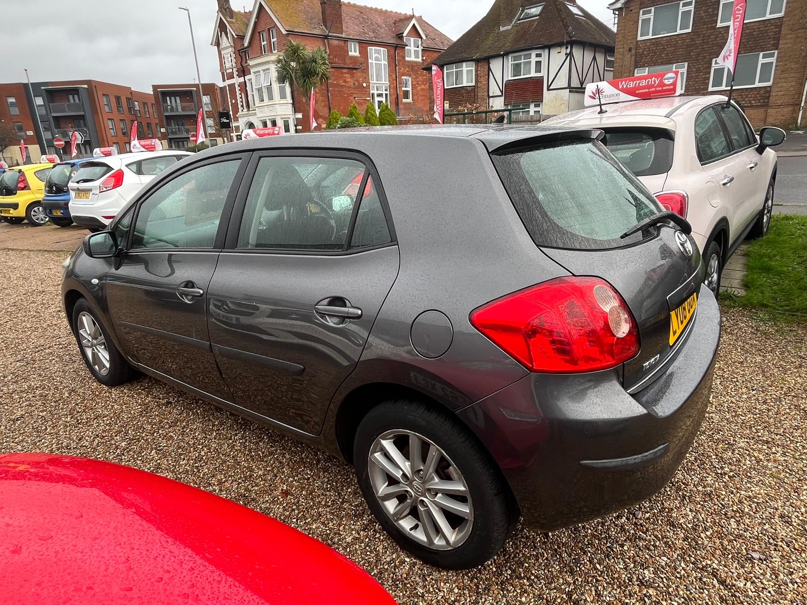 
								Toyota Auris 1.6 full									