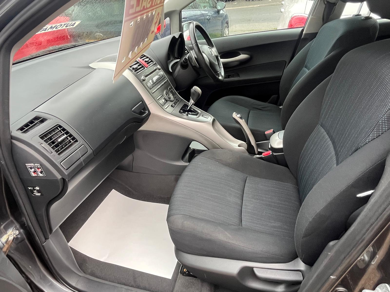 
								Toyota Auris 1.6 full									