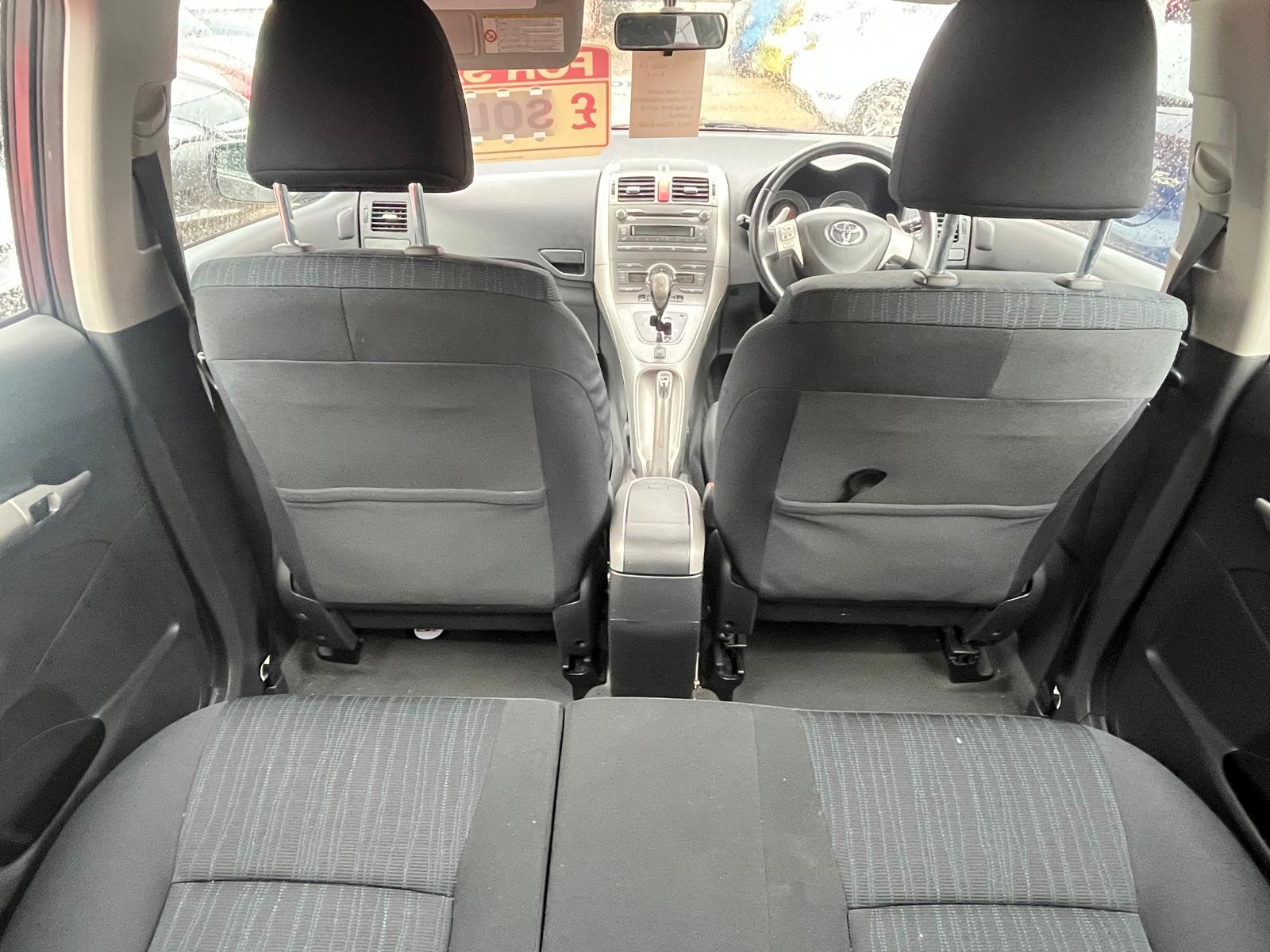 
								Toyota Auris 1.6 full									