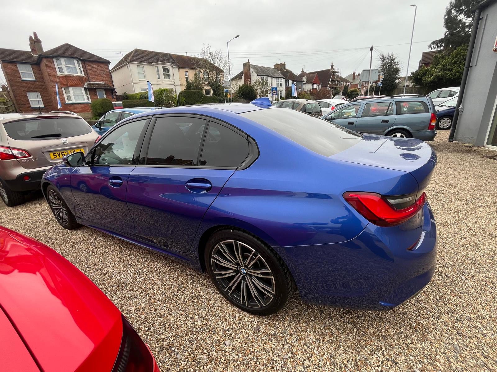 
								BMW 320i Sport full									