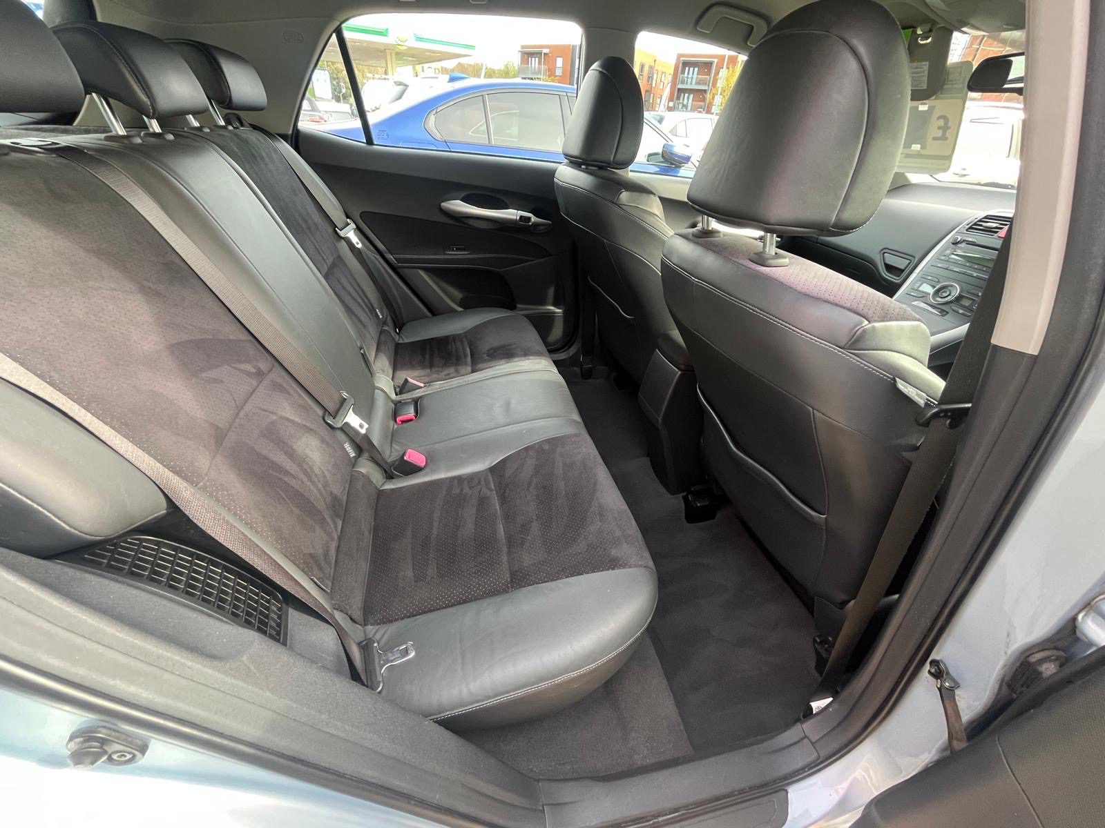 
								Toyota Auris Hybrid T Spirit full									