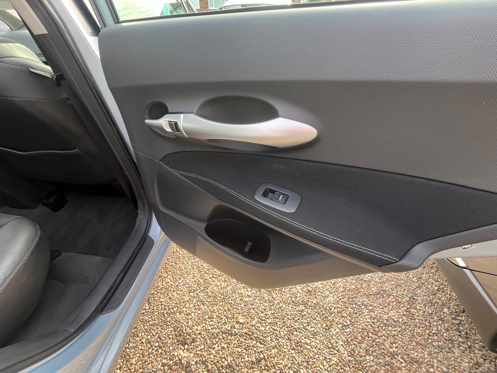 
								Toyota Auris Hybrid T Spirit full									