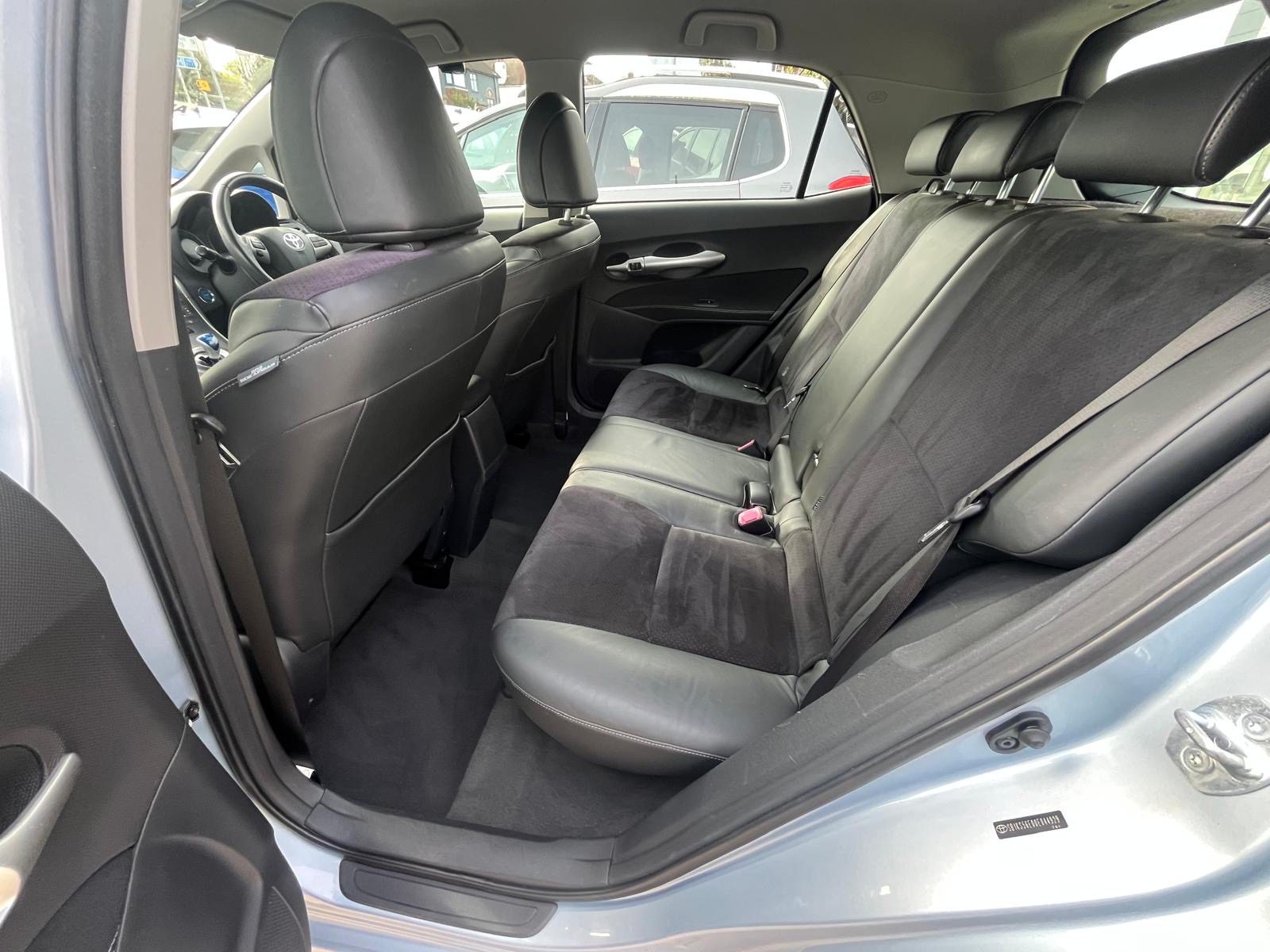 
								Toyota Auris Hybrid T Spirit full									