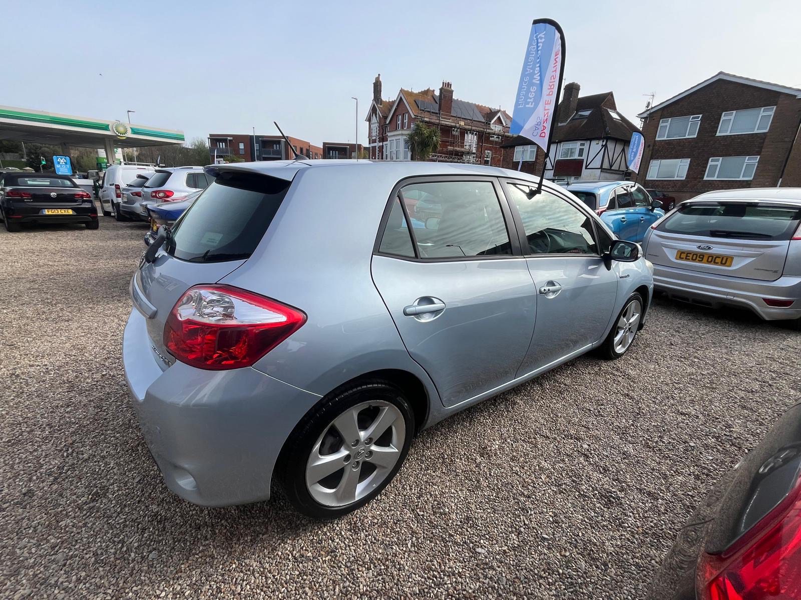 
								Toyota Auris Hybrid T Spirit full									