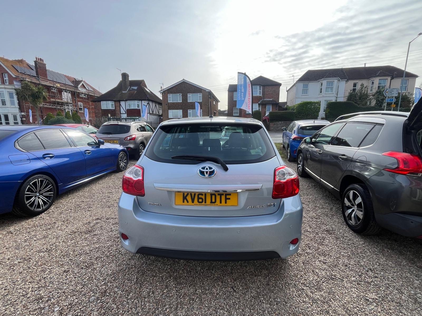 
								Toyota Auris Hybrid T Spirit full									