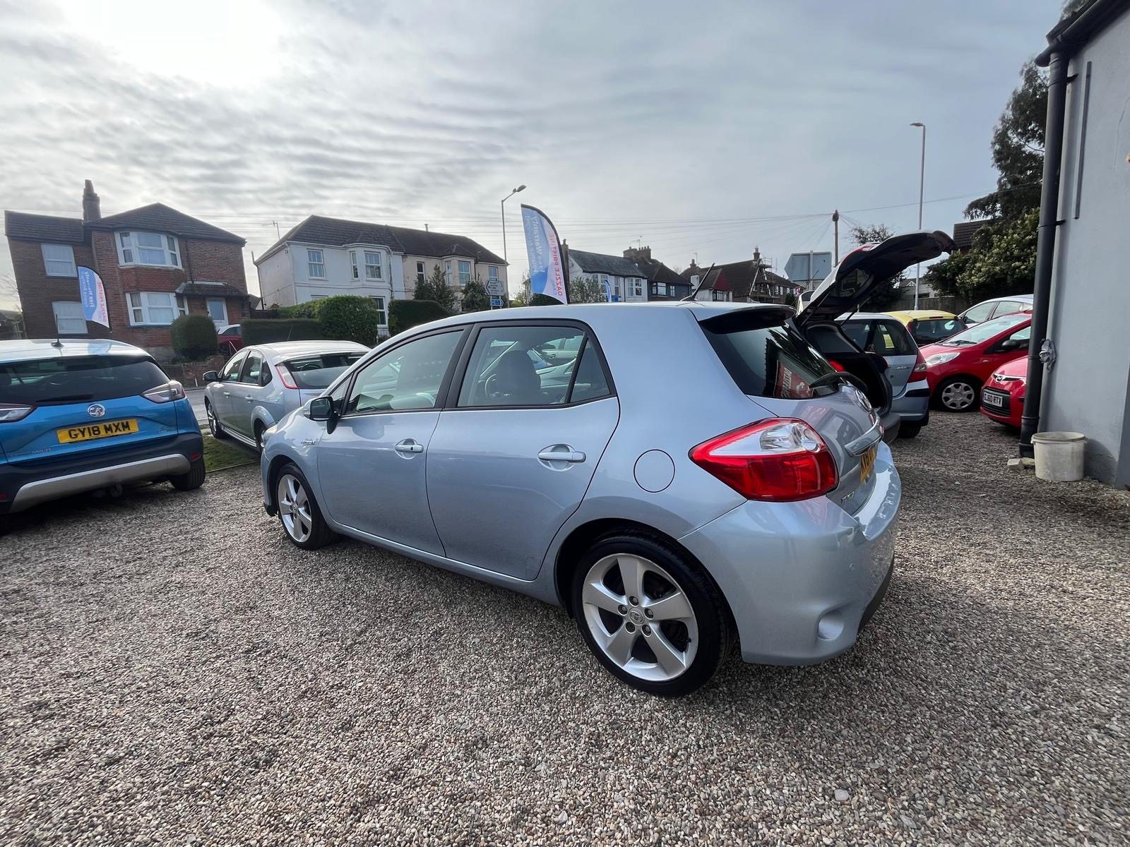 
								Toyota Auris Hybrid T Spirit full									