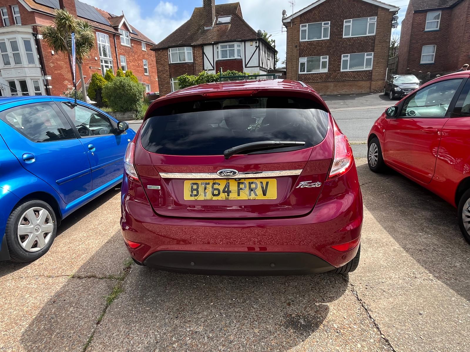 
								Ford Fiesta Titanium full									