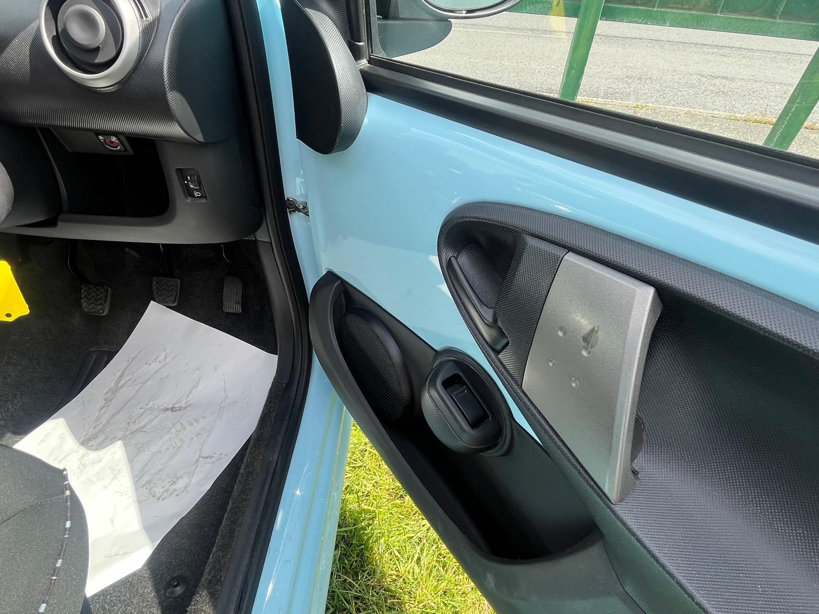 
								Citroen C1 full									