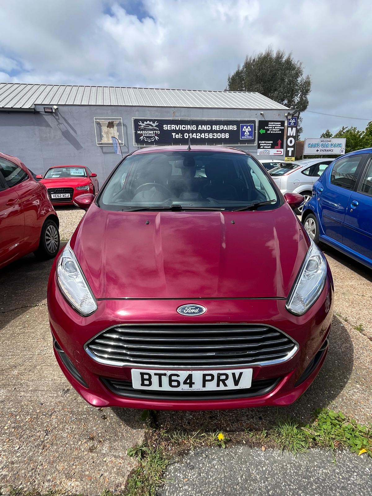 
								Ford Fiesta Titanium full									