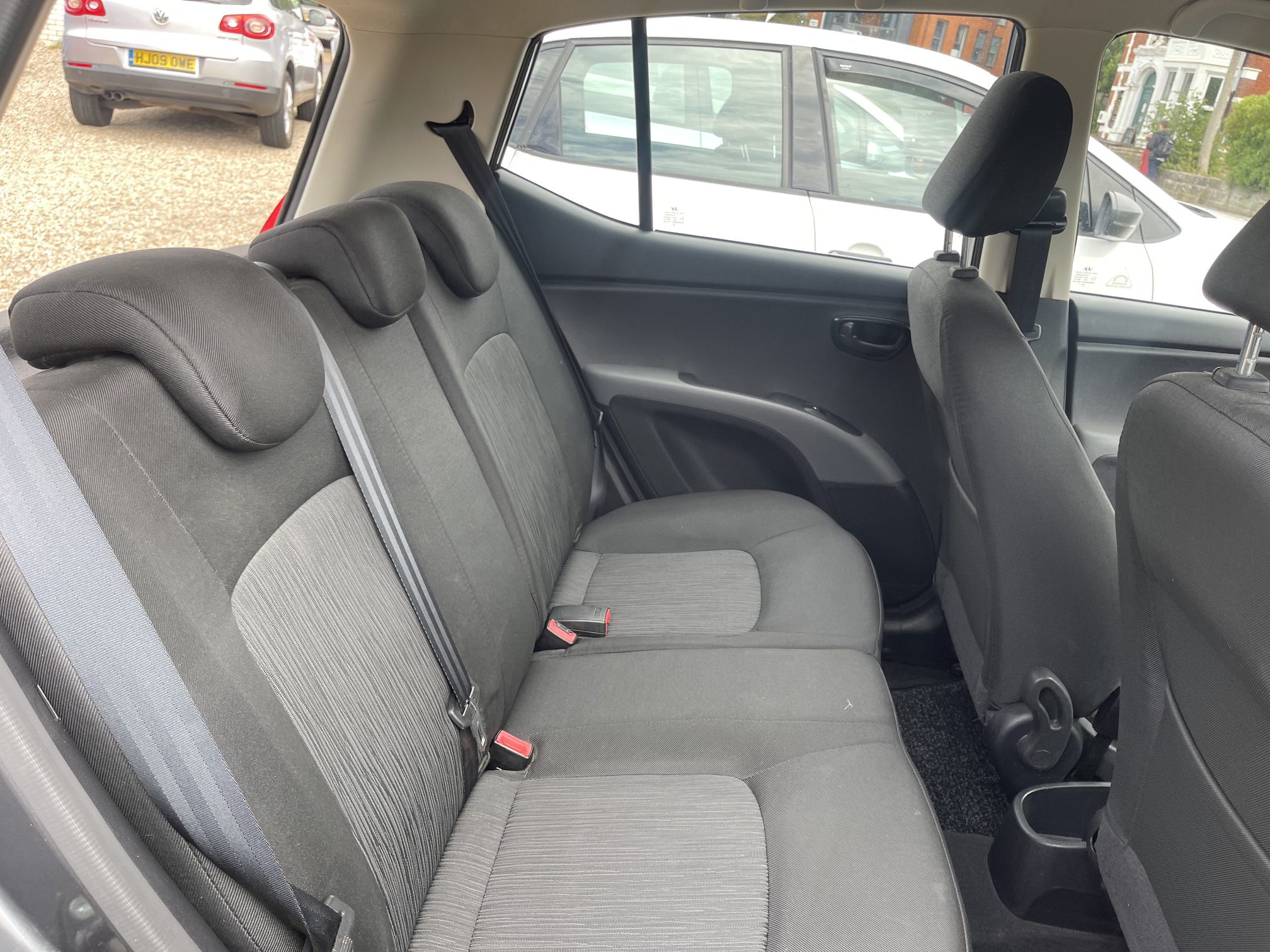
								Hyundai I10 full									