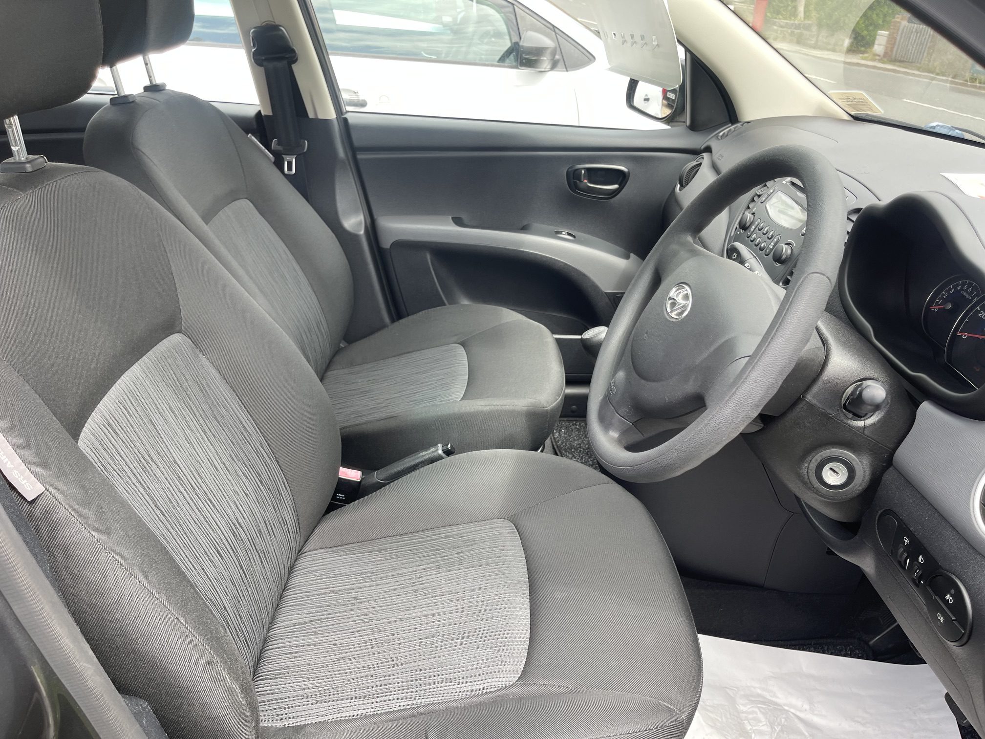 
								Hyundai I10 full									