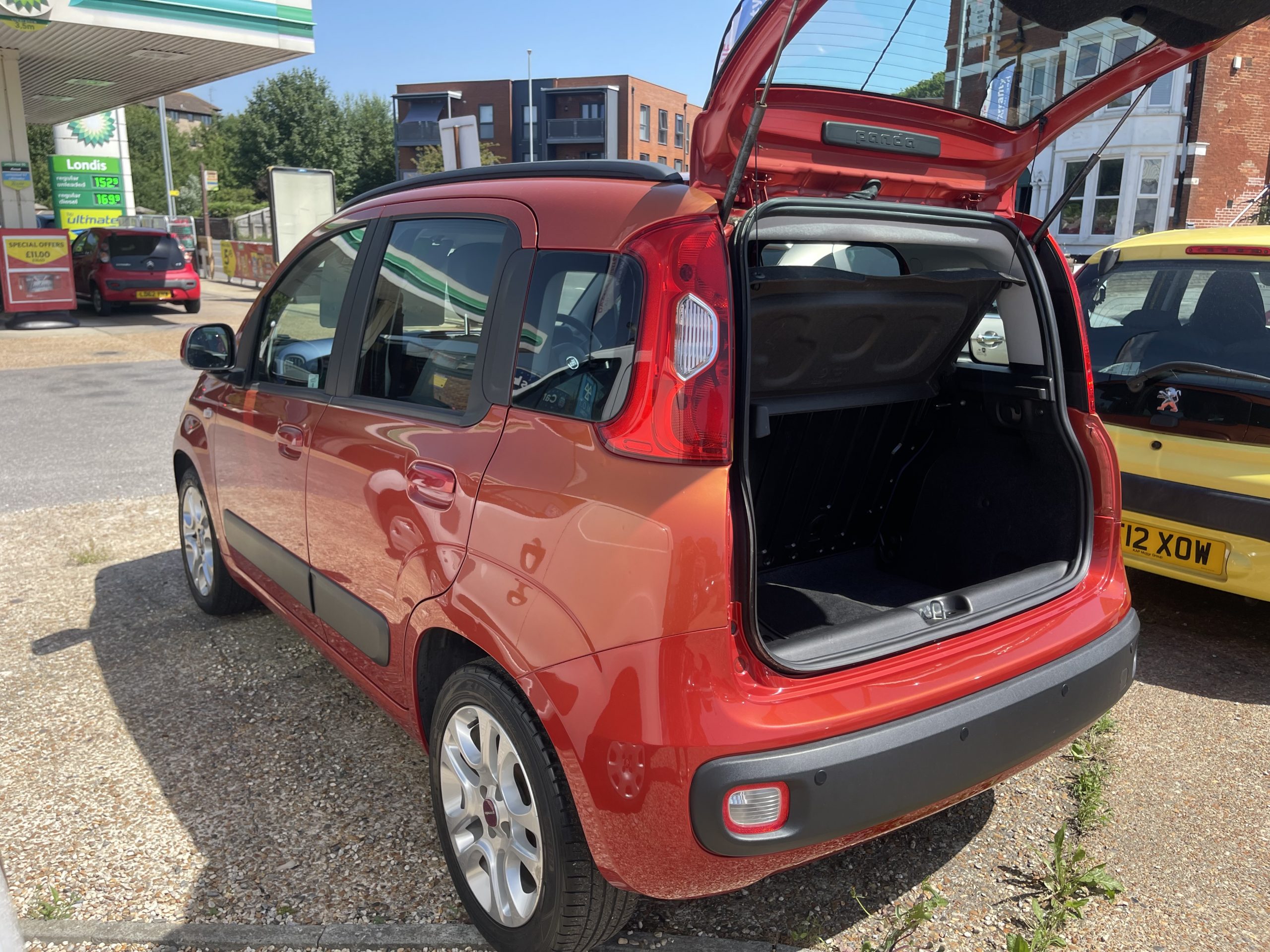 
								Fiat Panda Lounge full									