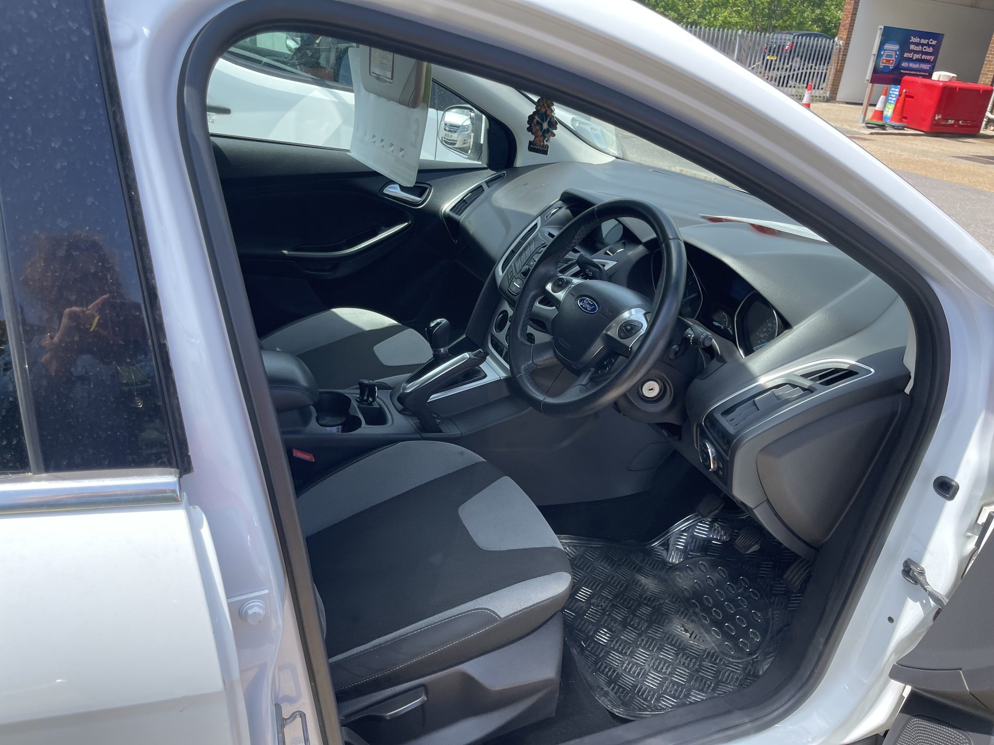 
								Ford Focus Zetec 1.6 full									