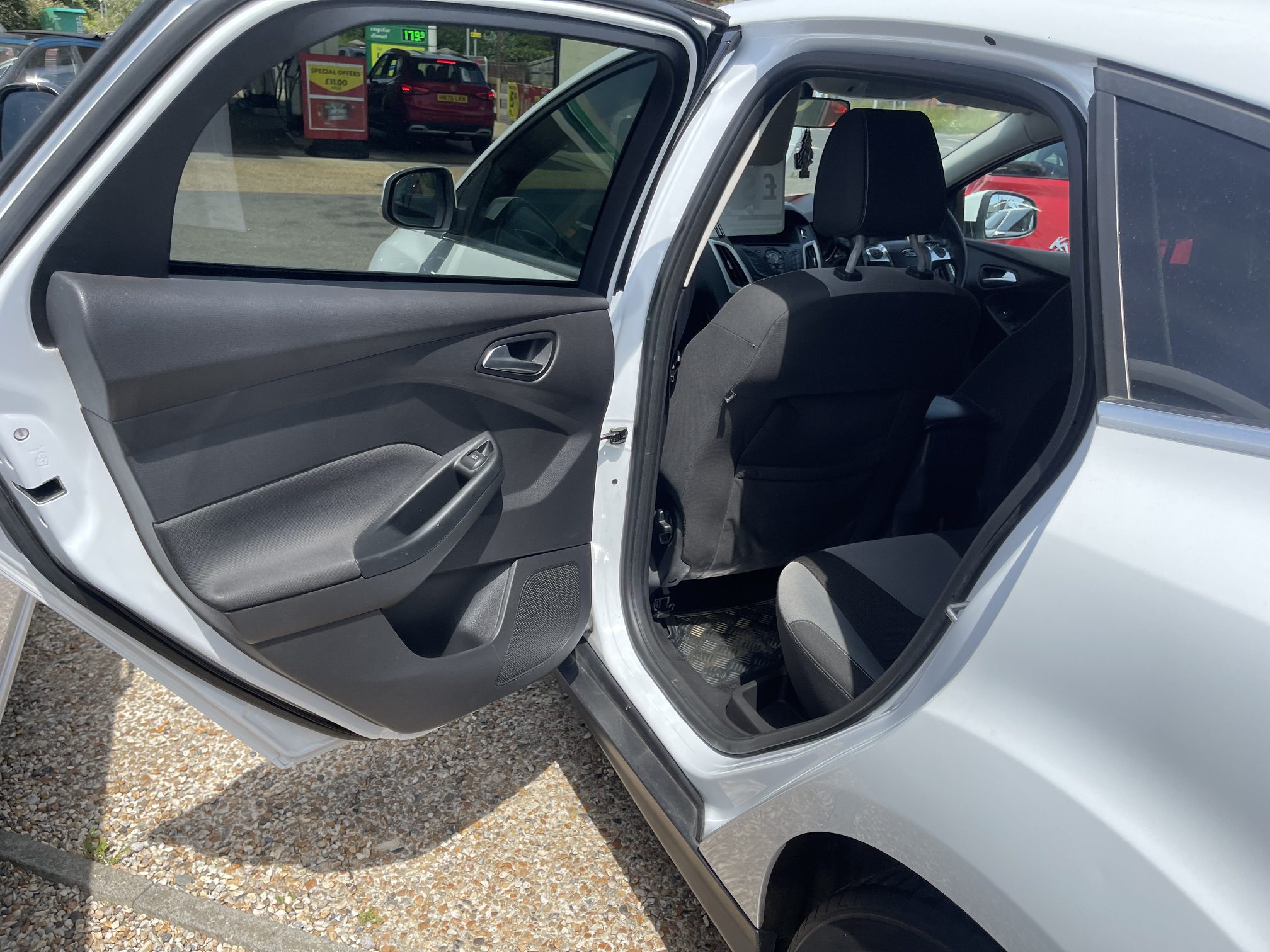 
								Ford Focus Zetec 1.6 full									