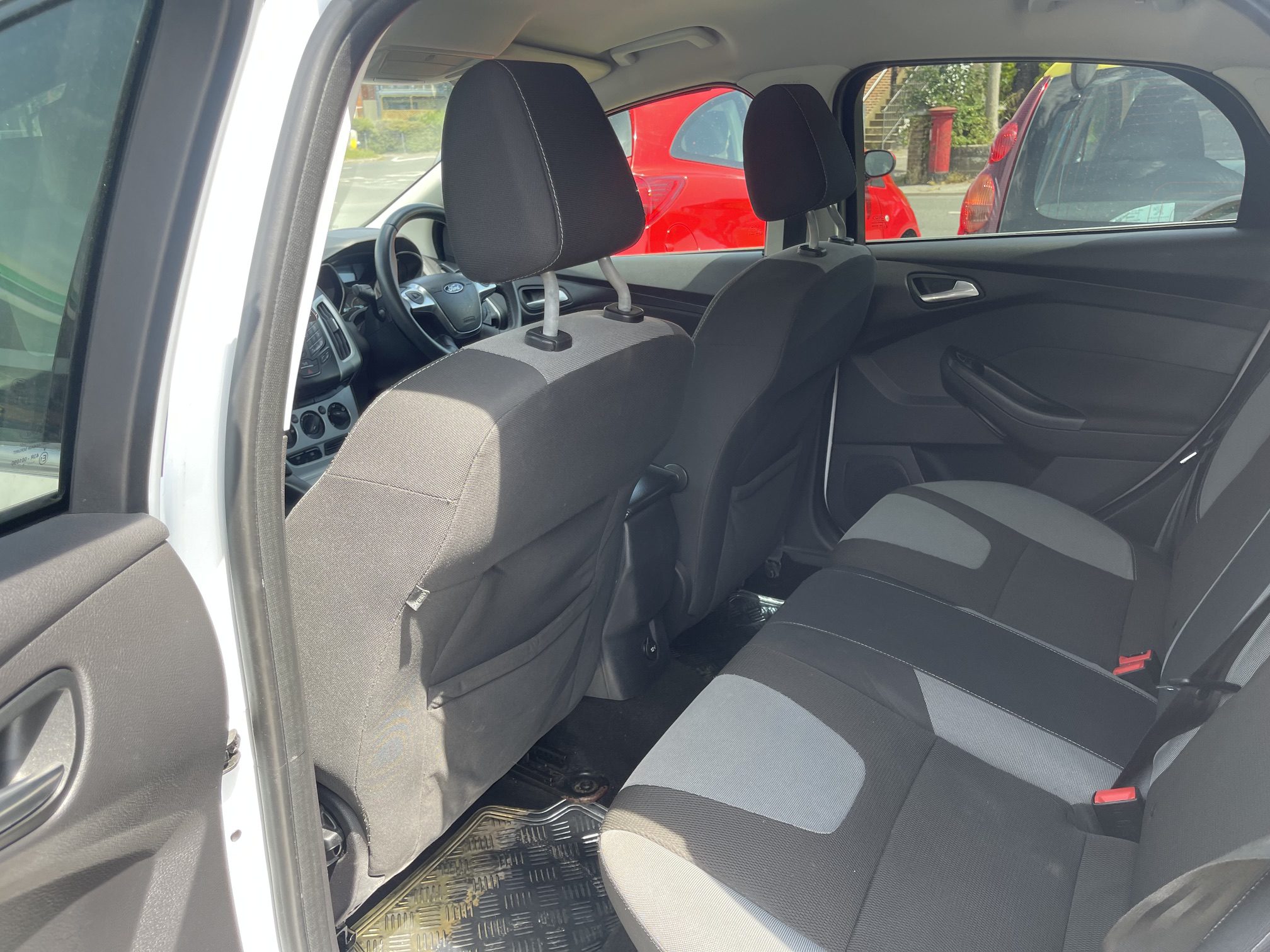 
								Ford Focus Zetec 1.6 full									