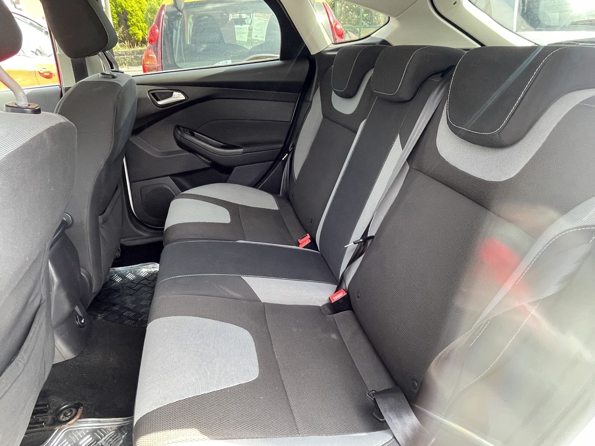 
								Ford Focus Zetec 1.6 full									