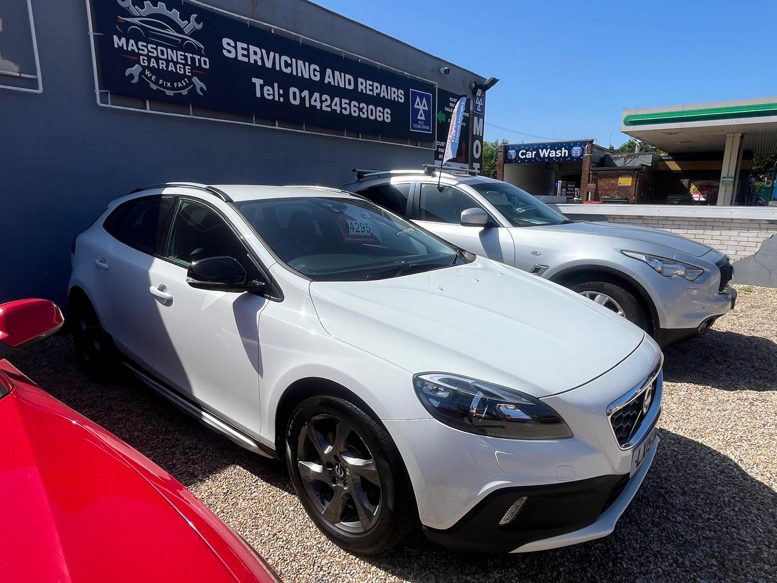 
								Volvo V40 Cross Country full									