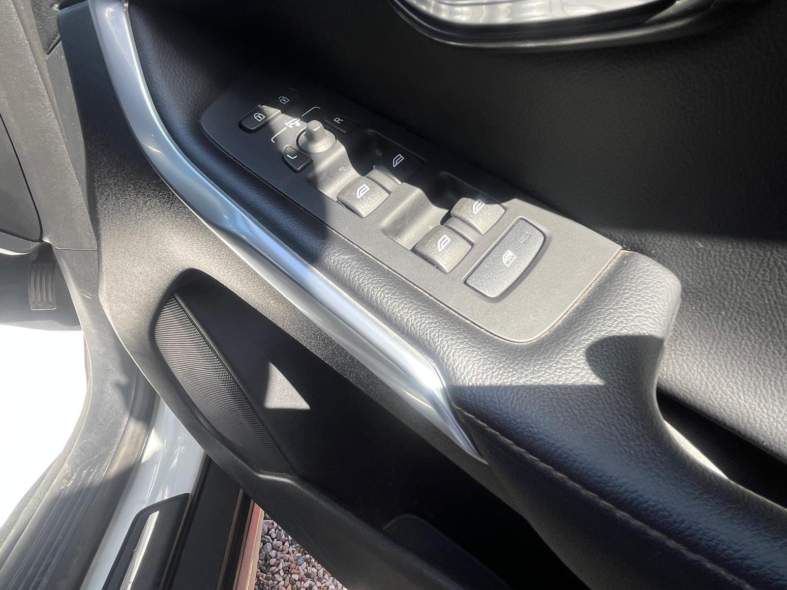 
								Volvo V40 Cross Country full									