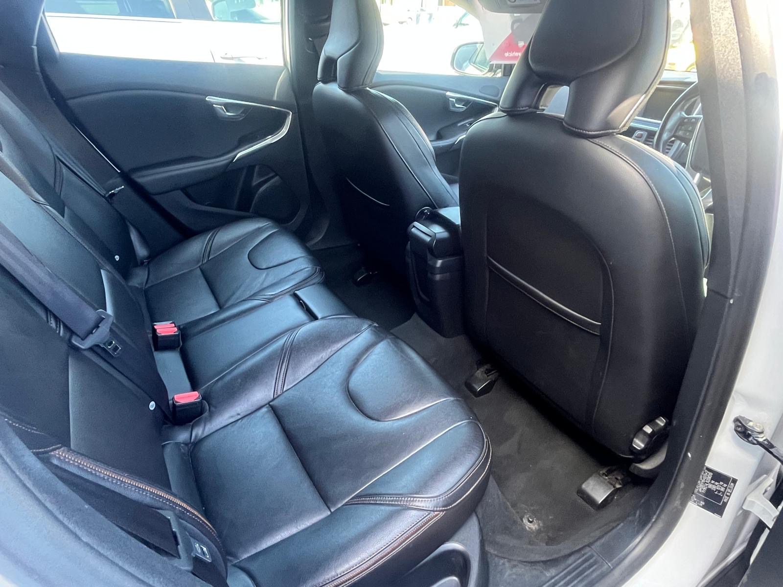 
								Volvo V40 Cross Country full									