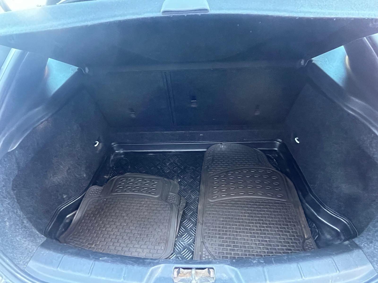 
								Volvo V40 Cross Country full									