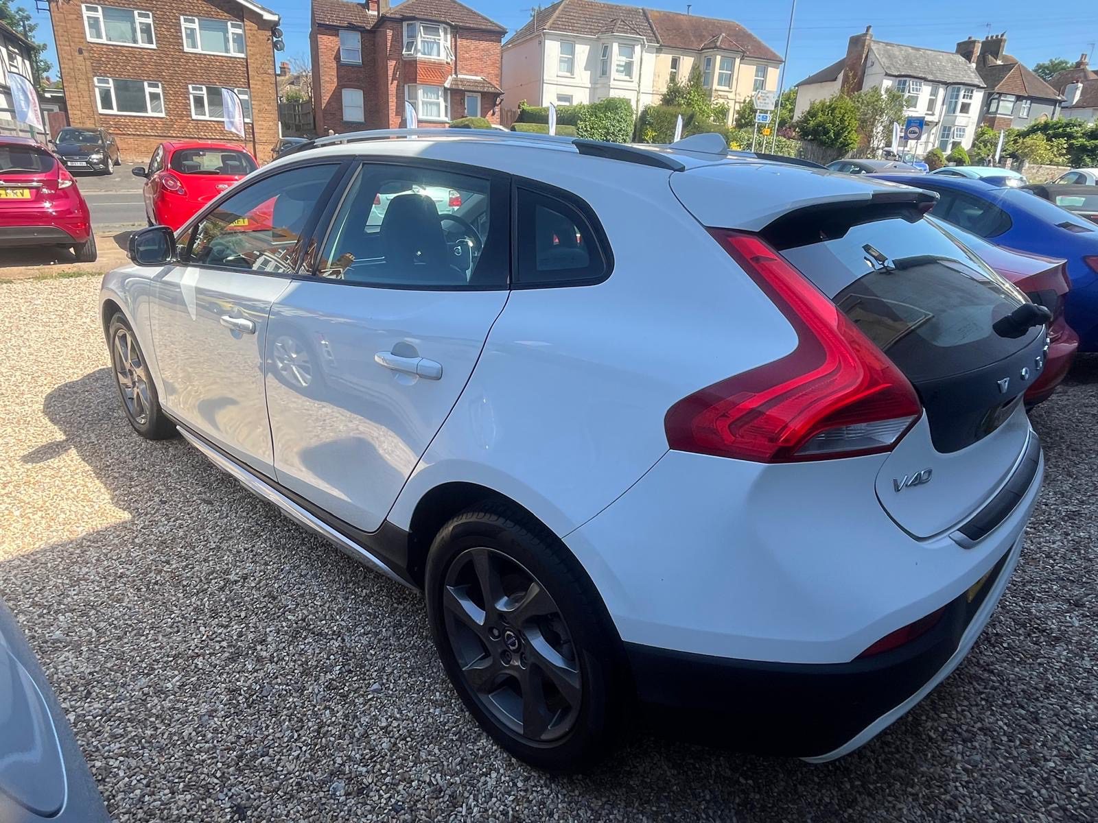 
								Volvo V40 Cross Country full									