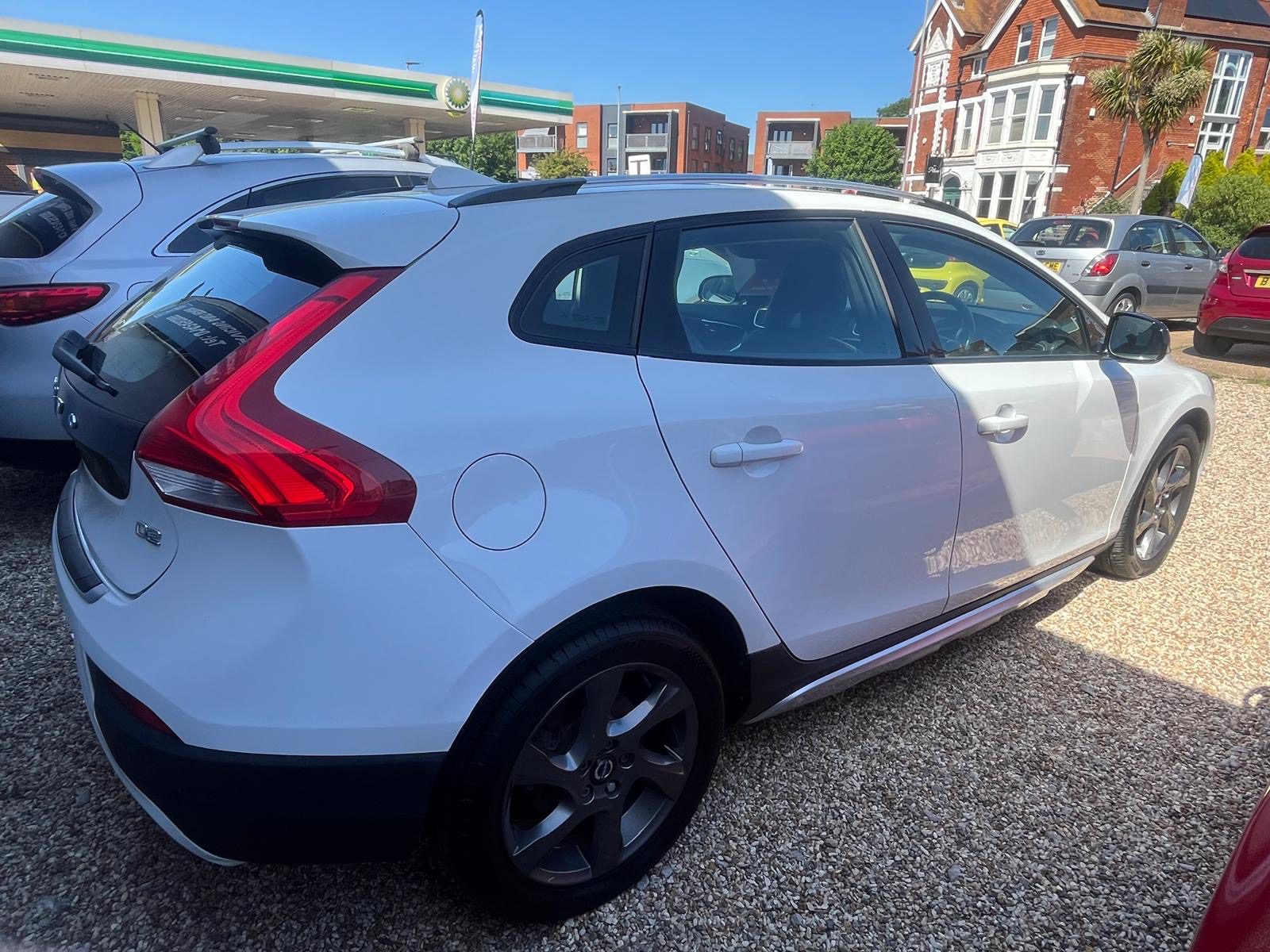 
								Volvo V40 Cross Country full									
