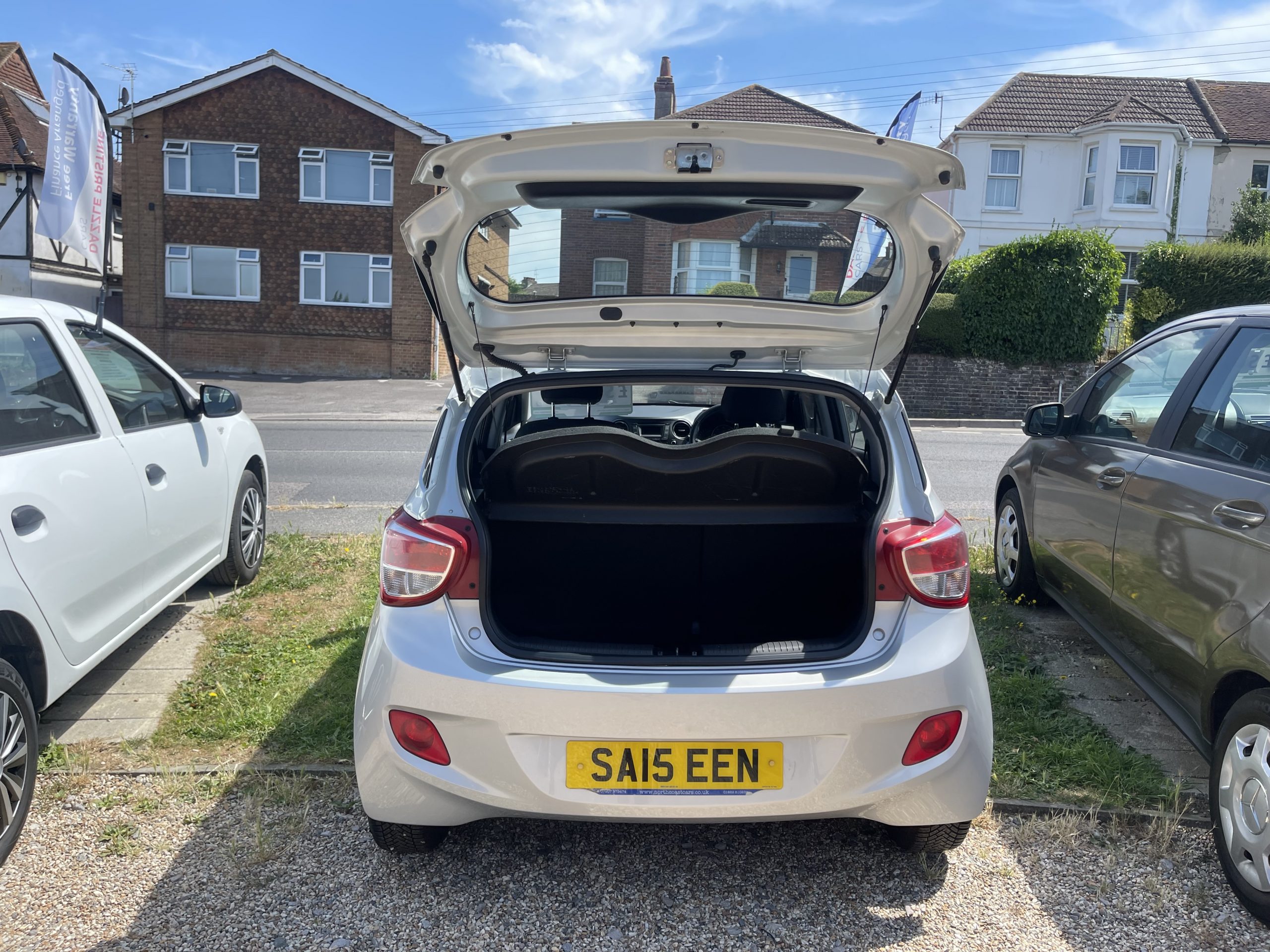 
								Hyundai I10 full									