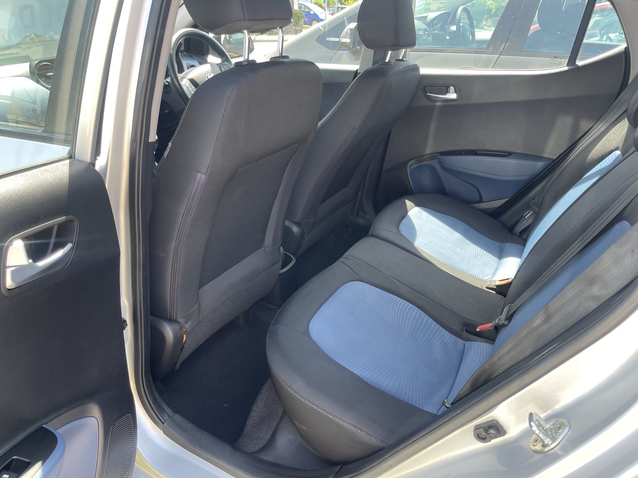 
								Hyundai I10 full									
