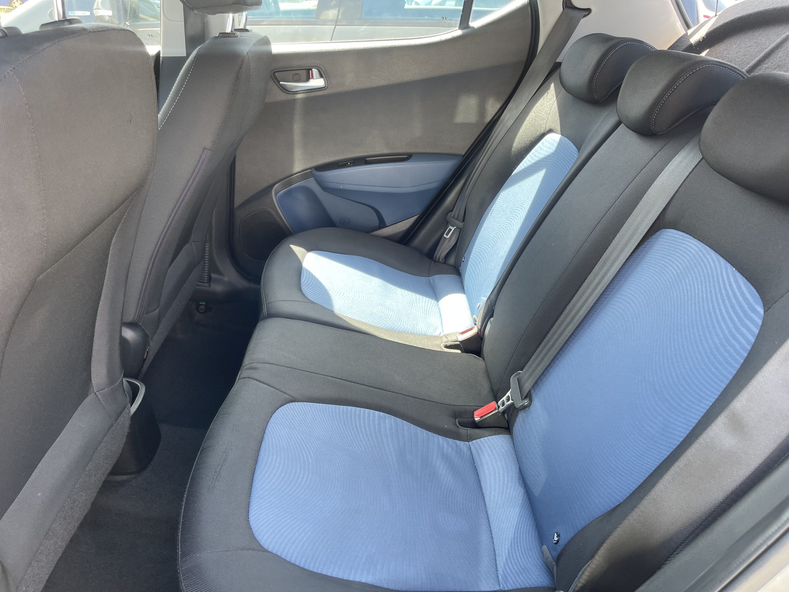 
								Hyundai I10 full									