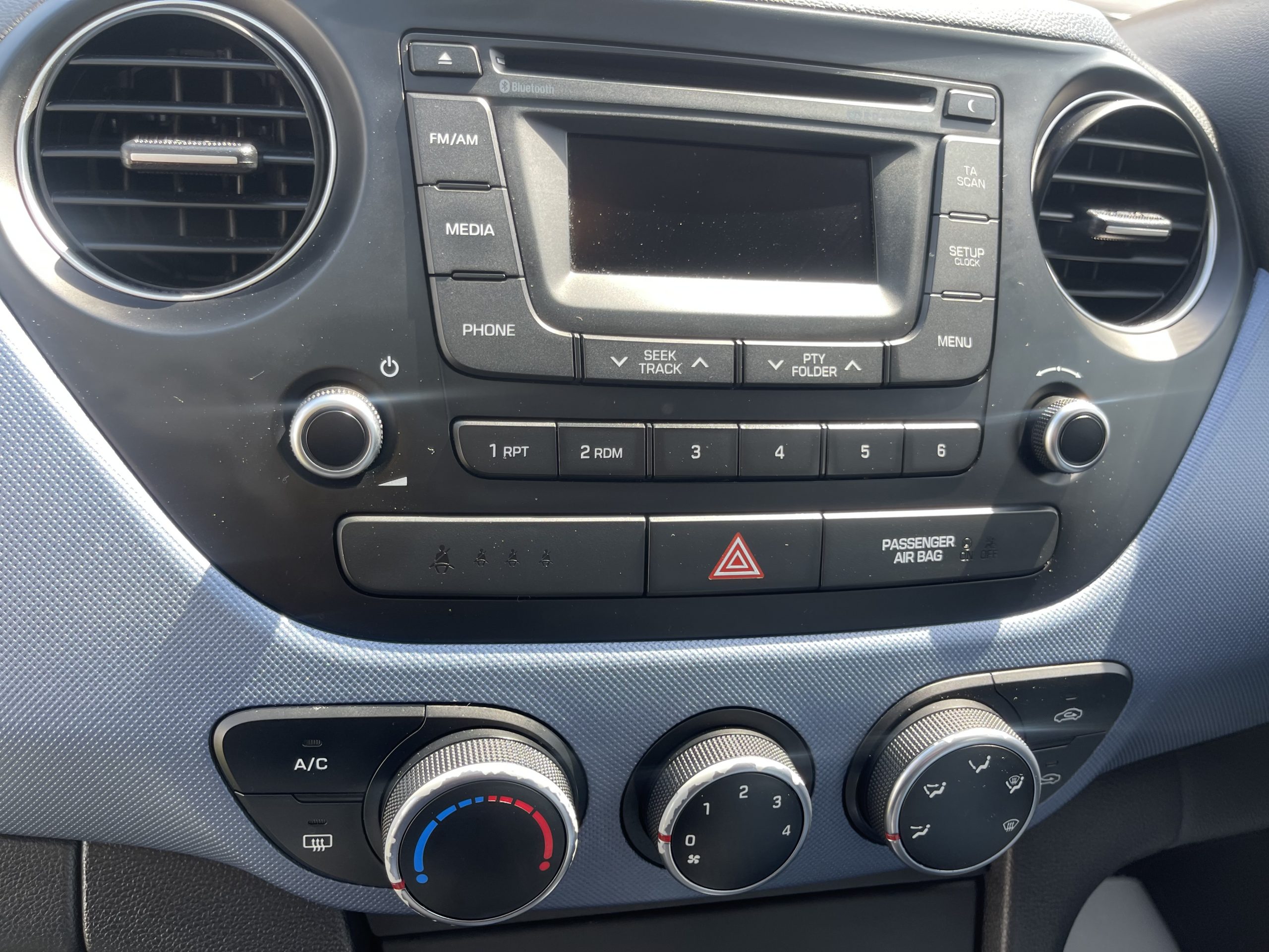 
								Hyundai I10 full									