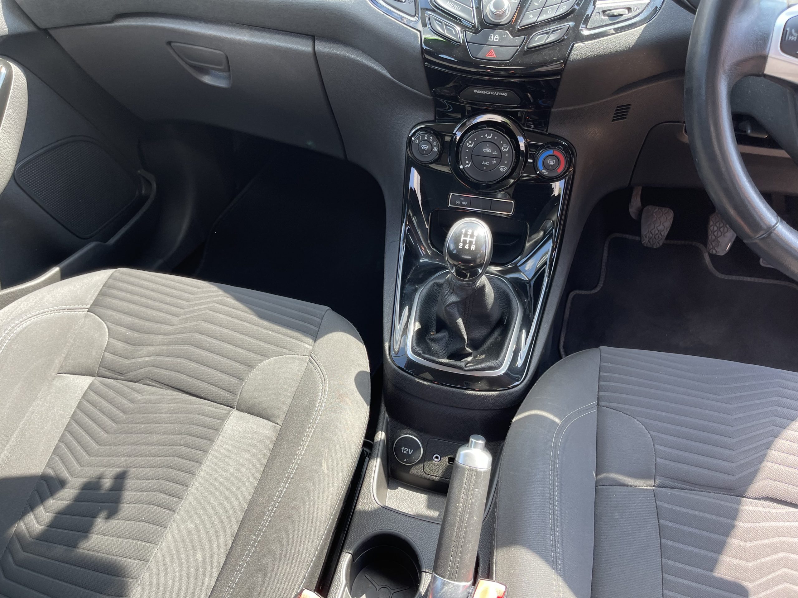 
								Ford Fiesta Zetec Ecoboost 1.0 full									