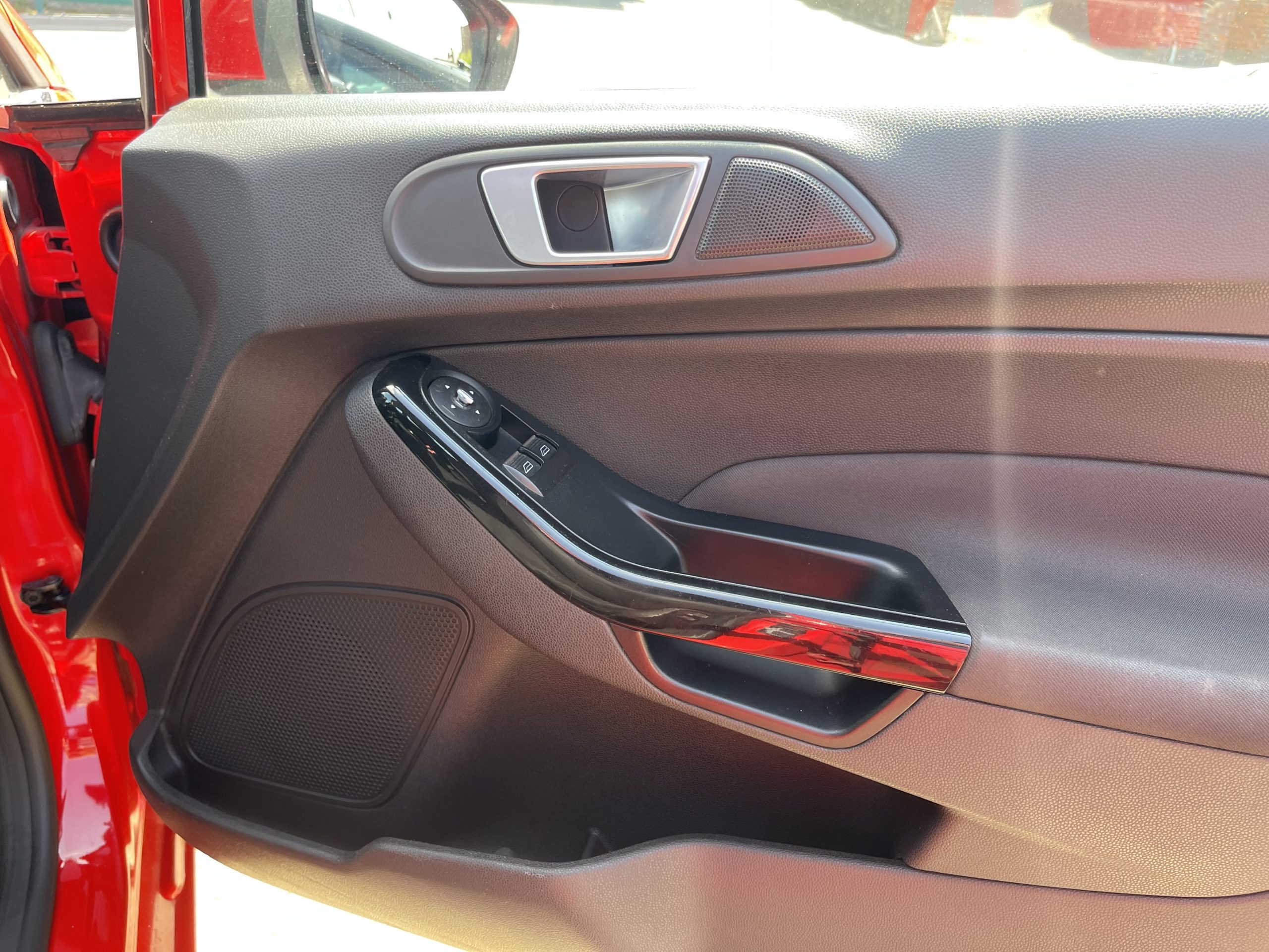 
								Ford Fiesta Zetec Ecoboost 1.0 full									