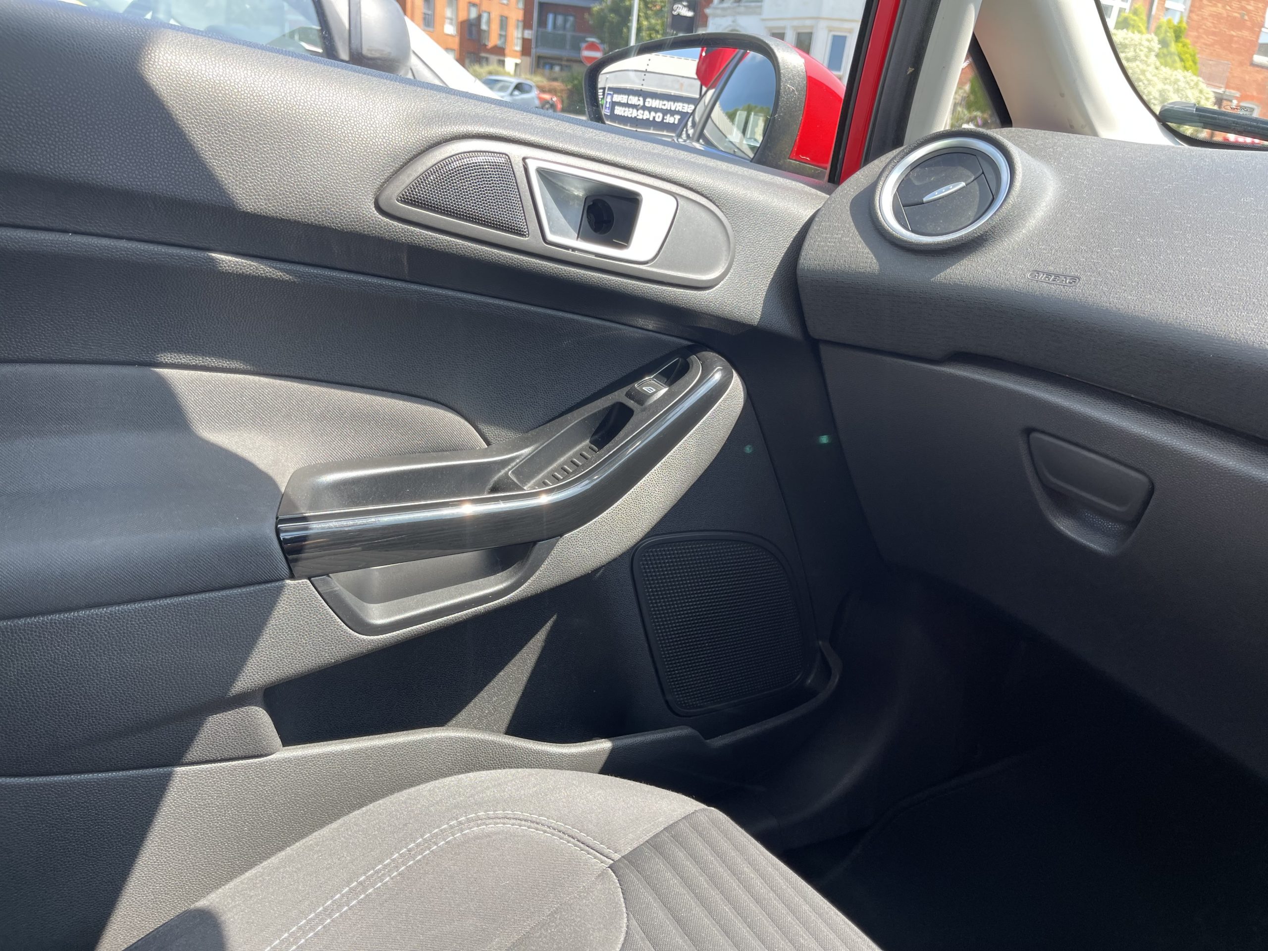 
								Ford Fiesta Zetec Ecoboost 1.0 full									