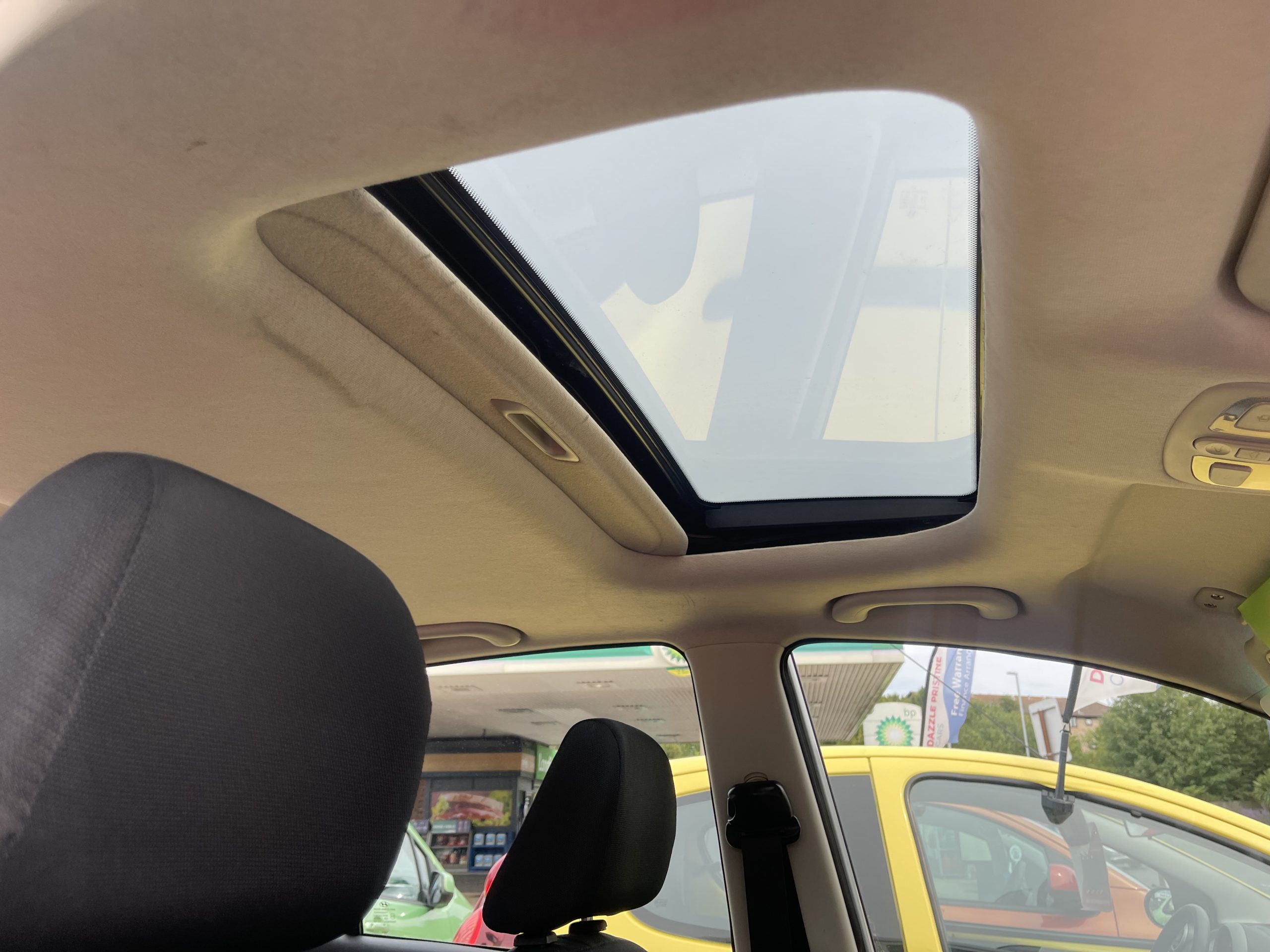 
								Hyundai i10 Style full									
