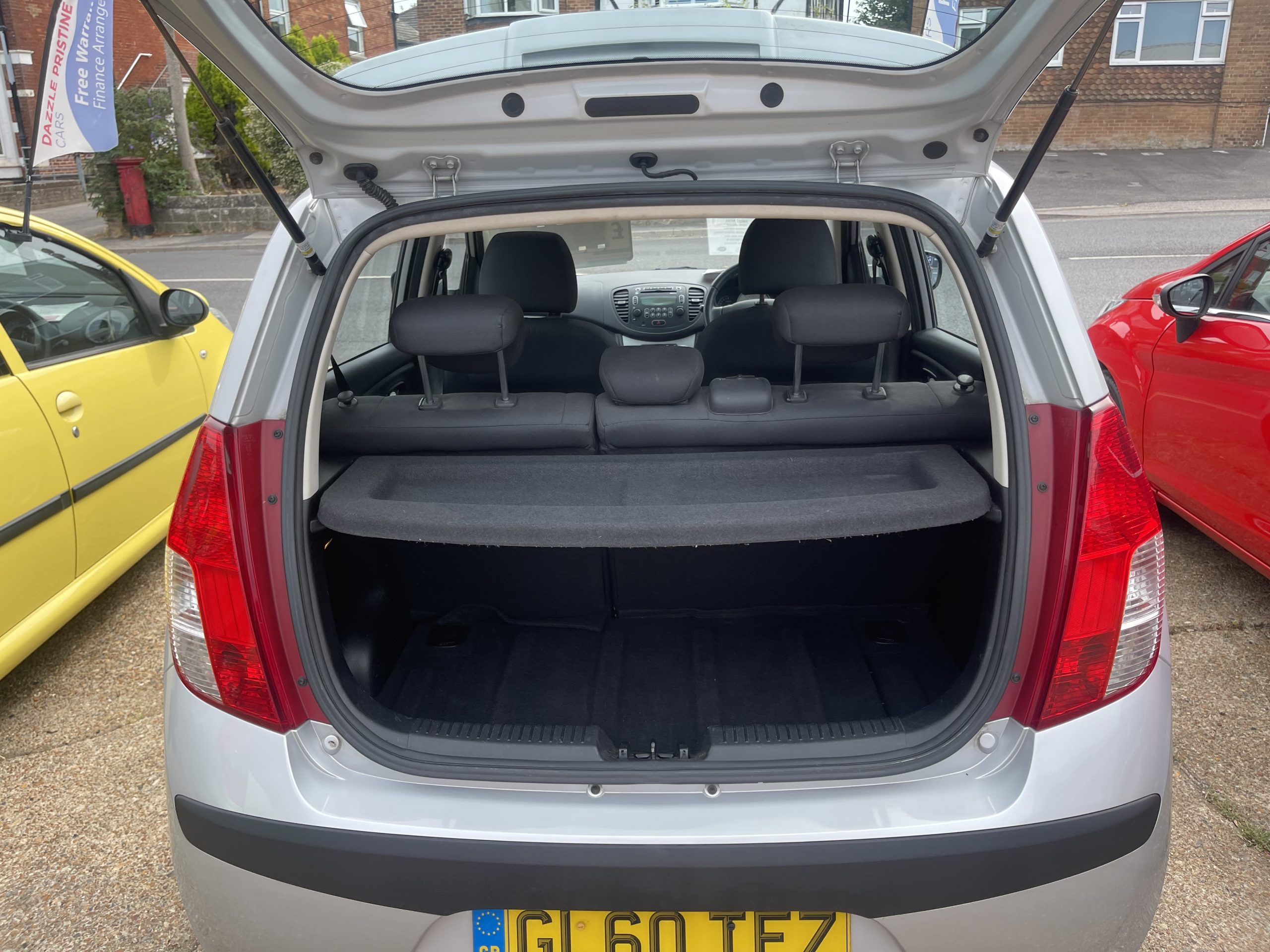 
								Hyundai i10 Style full									