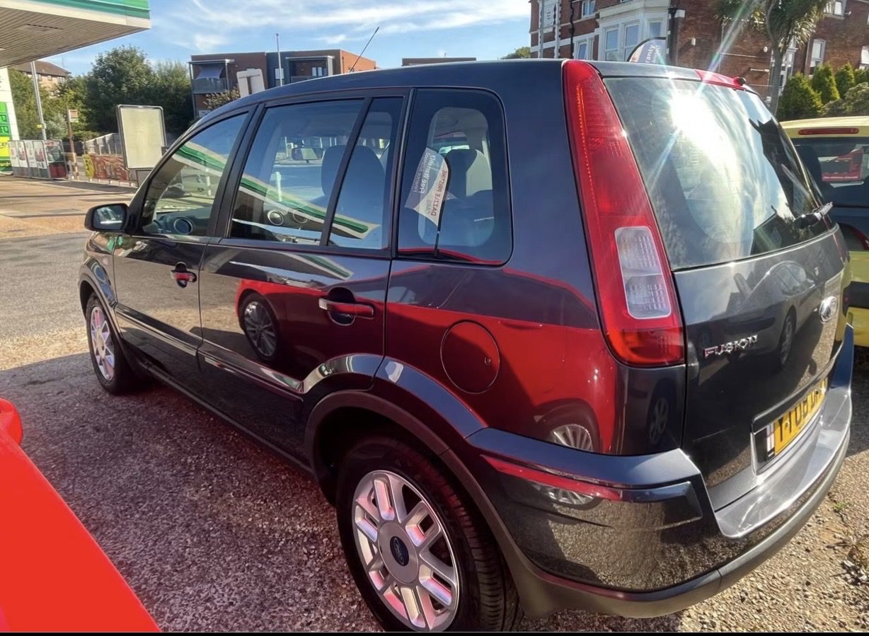 
								Ford Fusion1.6 Zetec Climate Automatic full									