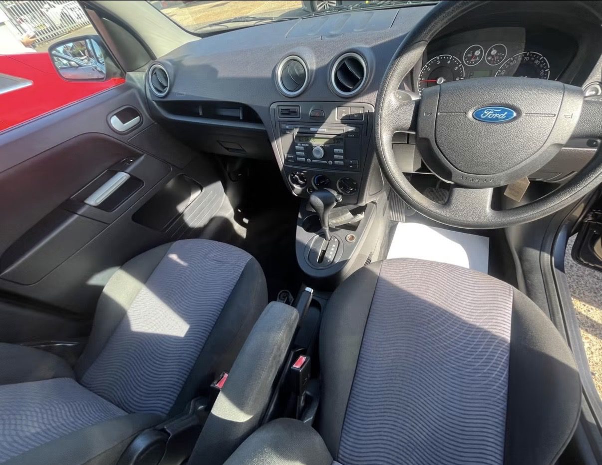 
								Ford Fusion1.6 Zetec Climate Automatic full									