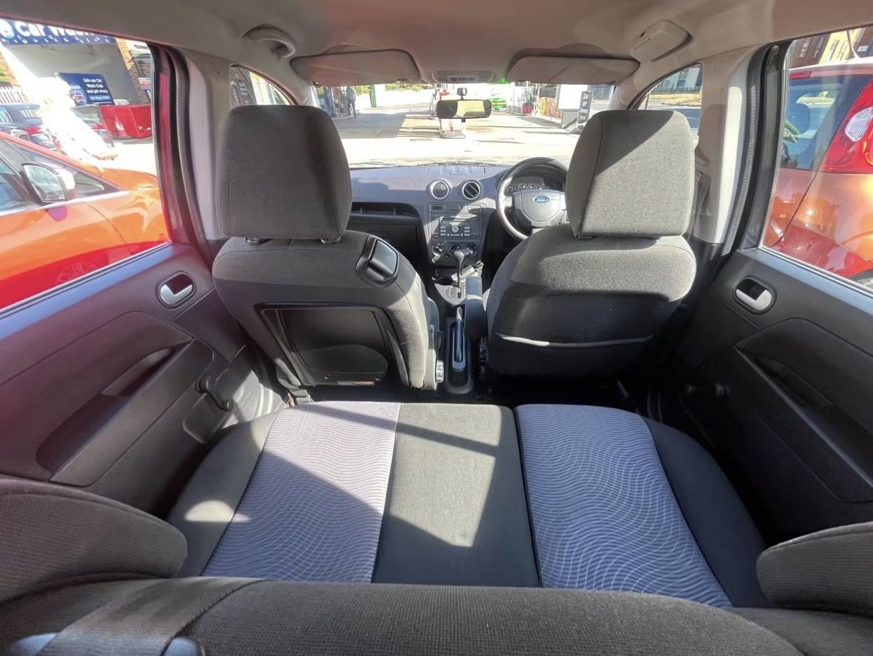 
								Ford Fusion1.6 Zetec Climate Automatic full									